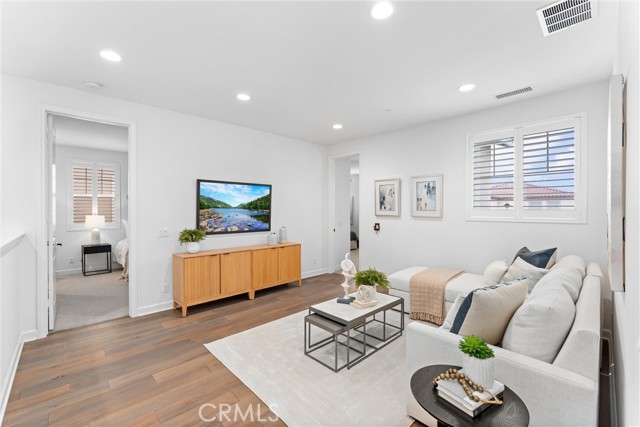 287 Barnes Road, Tustin CA: https://media.crmls.org/medias/764b7a58-15cb-4554-b312-3b2355ca8bee.jpg