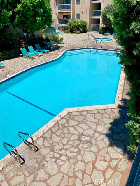 Detail Gallery Image 9 of 12 For 18307 Burbank Bld #231,  Tarzana,  CA 91356 - 1 Beds | 1 Baths
