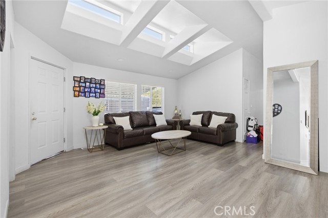 Detail Gallery Image 7 of 24 For 4901 Green River #288,  Corona,  CA 92880 - 4 Beds | 2 Baths