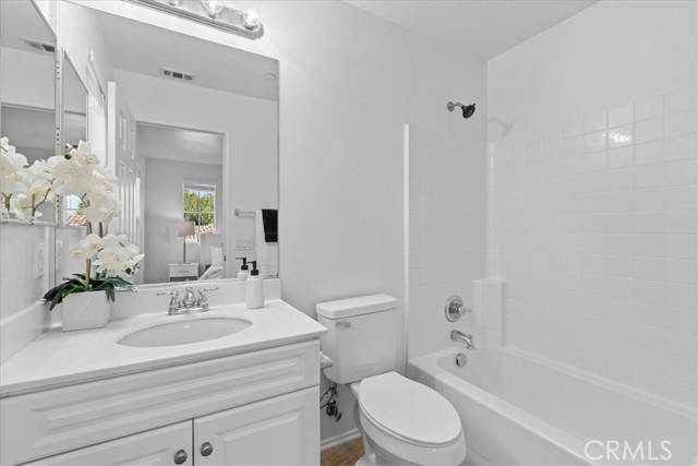 6386 Delgado Lane, Eastvale CA: https://media.crmls.org/medias/764d2c37-0bb4-43e6-96a2-b92687a1c5a6.jpg