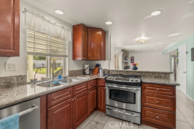 Detail Gallery Image 13 of 55 For 5444 Peacock Lane, Riverside,  CA 92505 - 5 Beds | 4 Baths