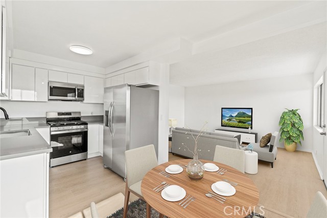 Detail Gallery Image 1 of 23 For 420 N Market St #32,  Inglewood,  CA 90302 - 2 Beds | 1 Baths