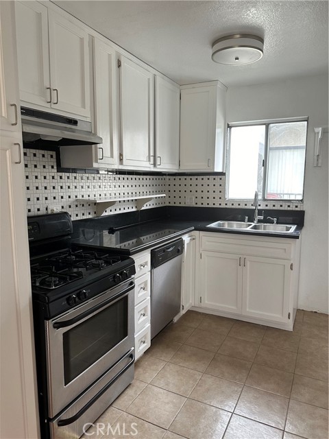 Detail Gallery Image 11 of 38 For 7035 Woodley Ave #210,  Van Nuys,  CA 91406 - 2 Beds | 2 Baths
