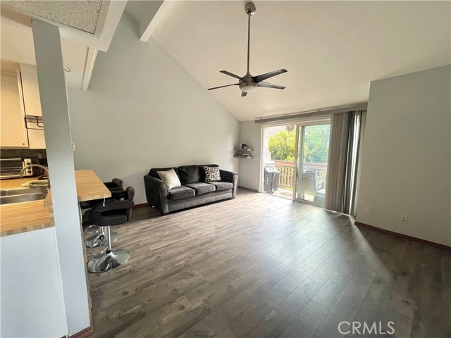 Detail Gallery Image 4 of 18 For 7101 Farralone Ave #143,  Canoga Park,  CA 91303 - 1 Beds | 1 Baths