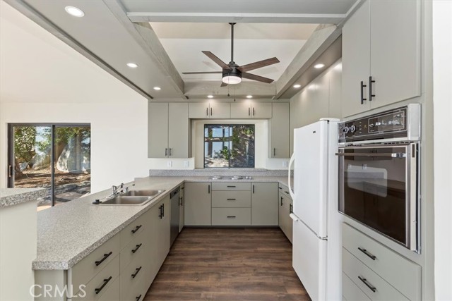 33052 Piedras Grandes, Green Valley Lake CA: https://media.crmls.org/medias/76510341-2099-445f-a698-89116ccdb846.jpg
