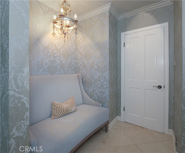 Lounge in powder room