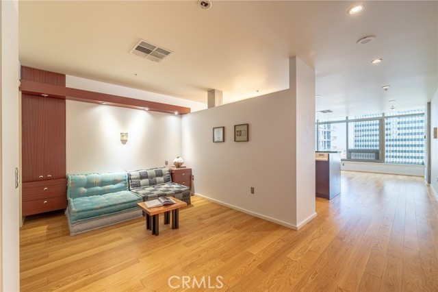 1155 South Grand Avenue, Los Angeles CA: https://media.crmls.org/medias/7651b0c3-4fdd-432d-b724-21a04bbf3fe3.jpg