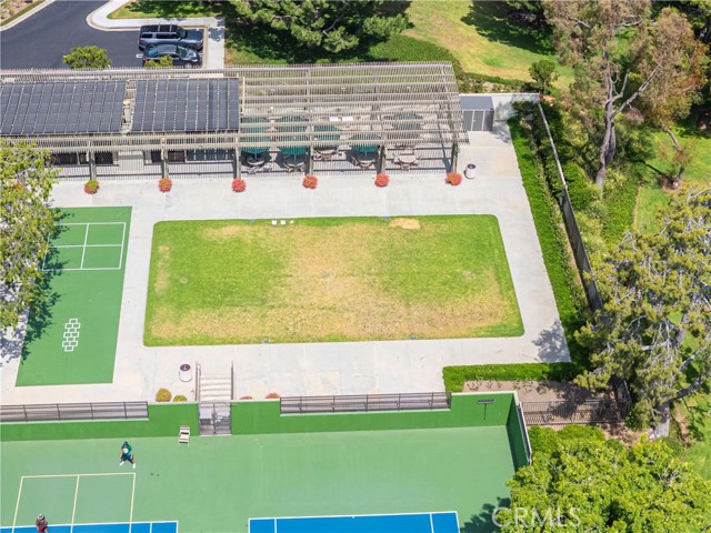 75 Willow Tree Lane, Irvine CA: https://media.crmls.org/medias/765246ca-f128-444f-b59a-cadc031e5502.jpg