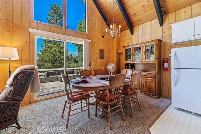 Detail Gallery Image 7 of 26 For 1075 Grass Valley Rd, Lake Arrowhead,  CA 92352 - 3 Beds | 2 Baths