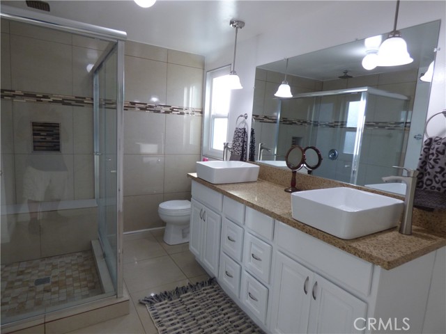5650 Lake Lindero Drive, Agoura Hills CA: https://media.crmls.org/medias/7652bcd5-188f-4a3e-9f55-5db3ffd36a40.jpg
