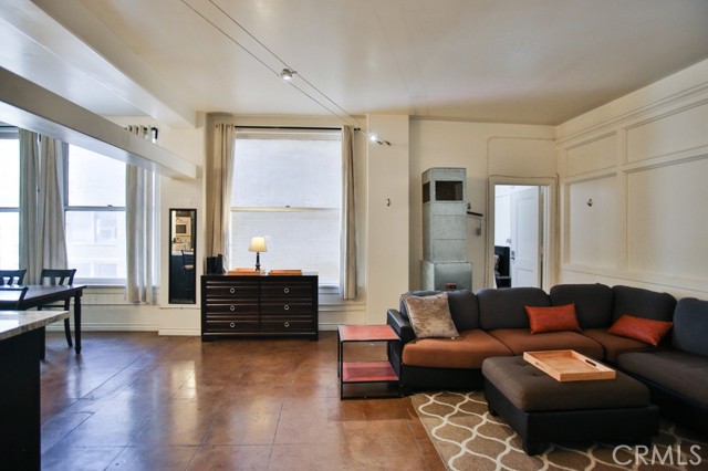 Detail Gallery Image 1 of 33 For 215 W 7th St #803,  Los Angeles,  CA 90014 - 1 Beds | 1 Baths