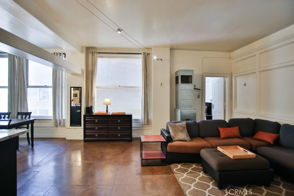 215 W 7th Street #803