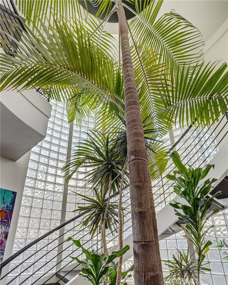 https://media.crmls.org/medias/76546b0b-c9ba-4bbb-b627-6c1d42e721d7.jpg?preset=X-Large