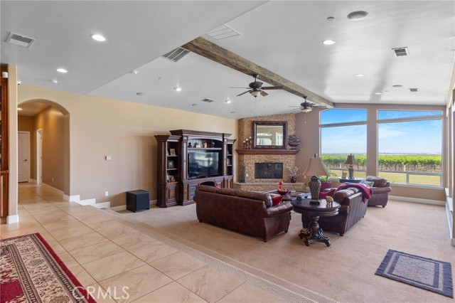 38792 Comanche Point Road, Arvin CA: https://media.crmls.org/medias/7654ad98-4cea-4a28-8e81-0366b25864c6.jpg