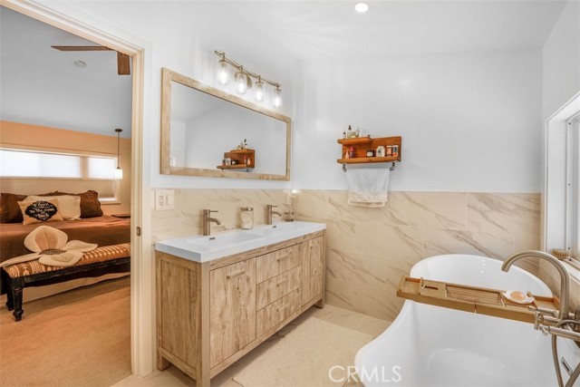 22960 Crespi Street, Woodland Hills CA: https://media.crmls.org/medias/76554a3f-a9b7-4ea3-921d-0881b299b326.jpg