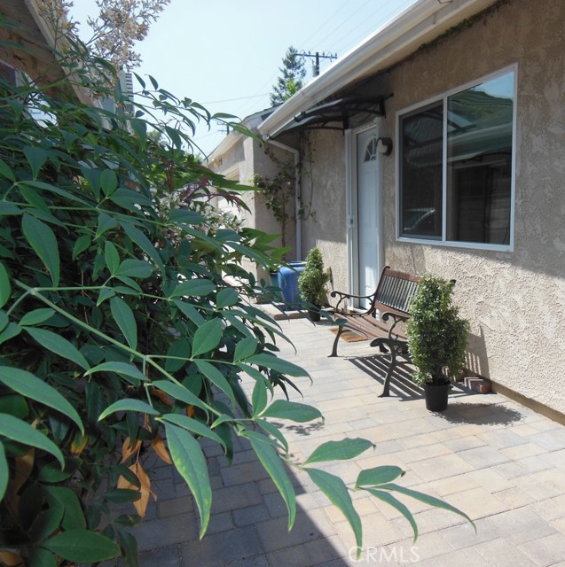 4956 Revlon Drive, La Canada Flintridge CA: https://media.crmls.org/medias/765819e9-9c06-416b-9e79-37c3cc0e0f69.jpg