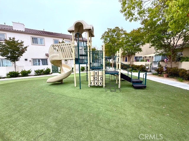 https://media.crmls.org/medias/76583f98-2aa2-47d4-b661-81498c42a3b0.jpg?preset=X-Large