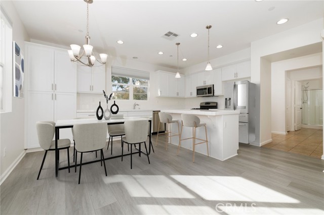 Detail Gallery Image 5 of 34 For 21773 Propello Dr, Saugus,  CA 91350 - 4 Beds | 3 Baths