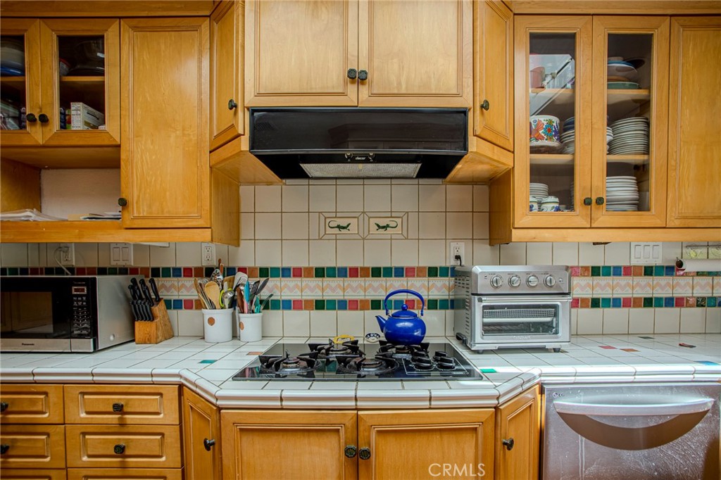 https://media.crmls.org/medias/765956b1-2f24-4d16-b22a-75c5c68137b1.jpg?preset=X-Large
