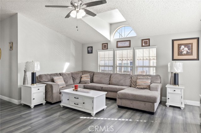 Detail Gallery Image 7 of 61 For 7717 Church #31,  Highland,  CA 92346 - 3 Beds | 2 Baths