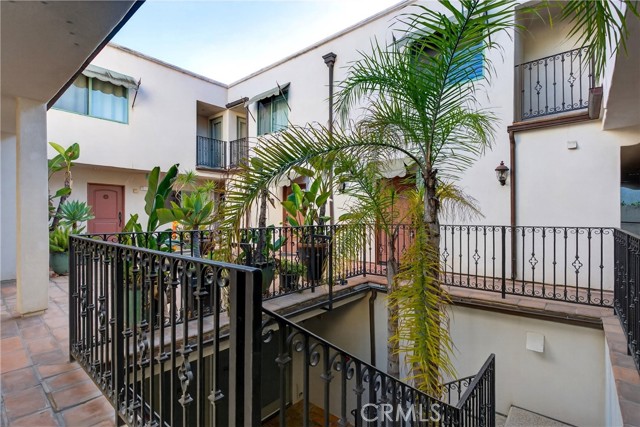 Detail Gallery Image 8 of 69 For 4301 Los Feliz #12,  Los Angeles,  CA 90027 - 2 Beds | 3 Baths