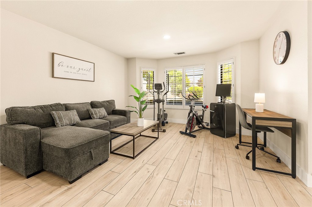 MLS #OC25120439 img 5