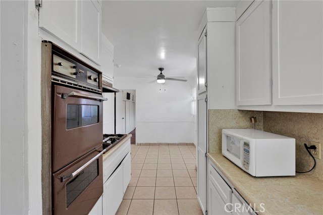 10125 Annetta Ave., South Gate CA: https://media.crmls.org/medias/765b36e0-c6ab-43dc-b560-eff4054a327f.jpg