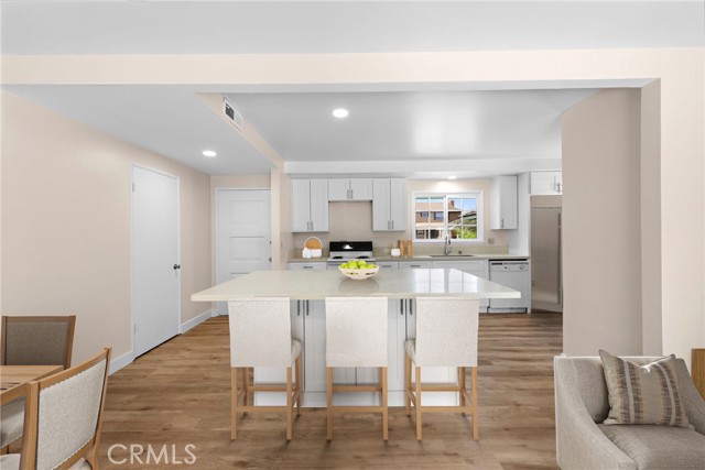 Detail Gallery Image 8 of 32 For 5852 Raphael Dr, Huntington Beach,  CA 92649 - 4 Beds | 2 Baths