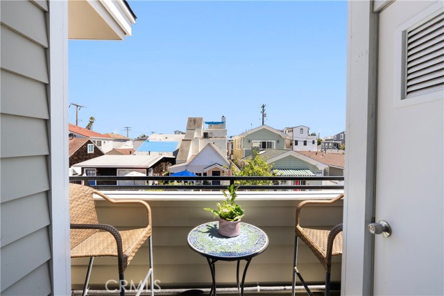 307 34th Street, Newport Beach CA: https://media.crmls.org/medias/765c9a35-232a-414c-9ad4-5932cbec9f0e.jpg