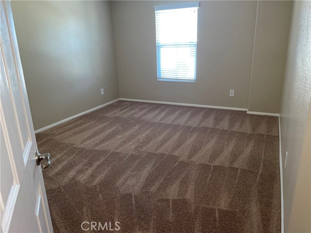 Detail Gallery Image 12 of 22 For 15107 Linking Ln, Victorville,  CA 92394 - 4 Beds | 2/1 Baths
