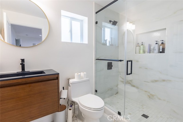 Detail Gallery Image 8 of 11 For 1765 Fern Ln, Glendale,  CA 91208 - 3 Beds | 2 Baths