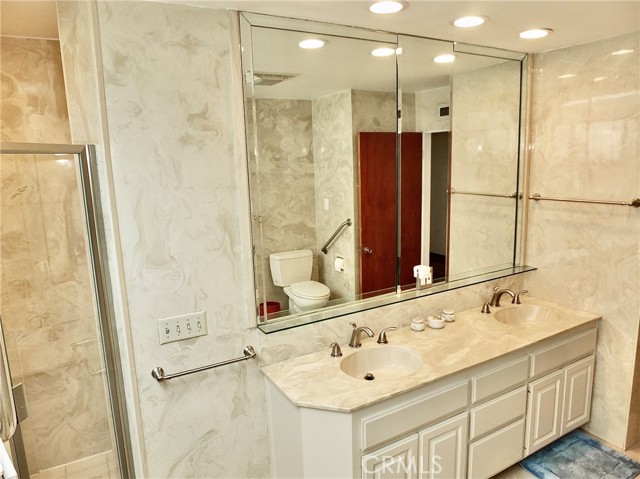 5510 E La Pasada E Street, Long Beach CA: https://media.crmls.org/medias/765f04ba-48b2-4800-8e73-2c40ed8570c1.jpg