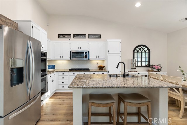 7476 Sequoia Lane, Highland CA: https://media.crmls.org/medias/765fa633-8853-4f6e-8bac-a162ba084ccb.jpg