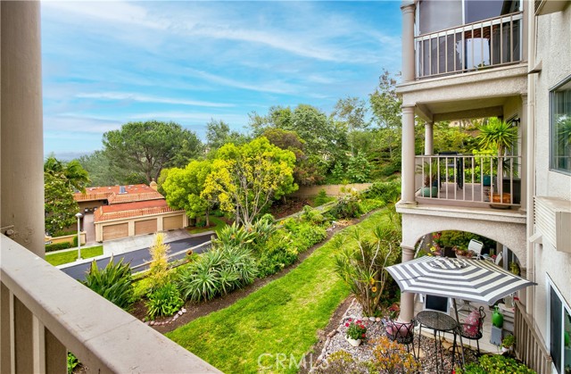 4026 Calle Sonora Este, Laguna Woods CA: https://media.crmls.org/medias/76608ebd-c427-4d5b-88a4-a428c706118f.jpg