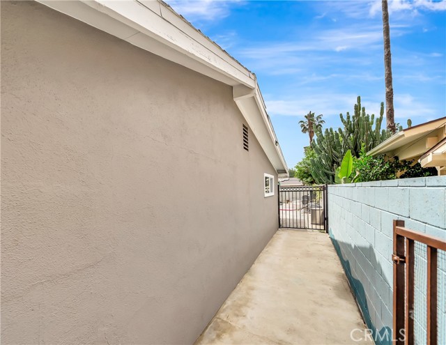 Detail Gallery Image 42 of 43 For 19706 Victory Bld, Woodland Hills,  CA 91367 - 4 Beds | 2 Baths
