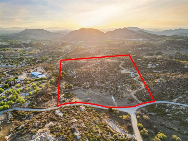 45 Intrepid, Temecula CA: https://media.crmls.org/medias/76620c66-c3b3-4b63-bf62-87ada4eaa88e.jpg