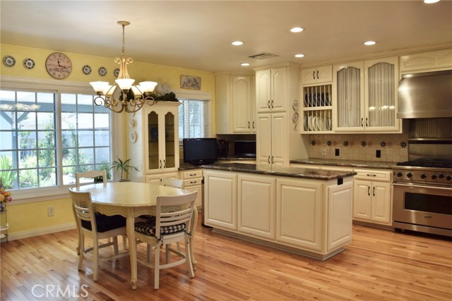 2024 N Kenwood Street, Burbank CA: https://media.crmls.org/medias/76624f2f-be3c-499a-abd9-b465c239e5c7.jpg