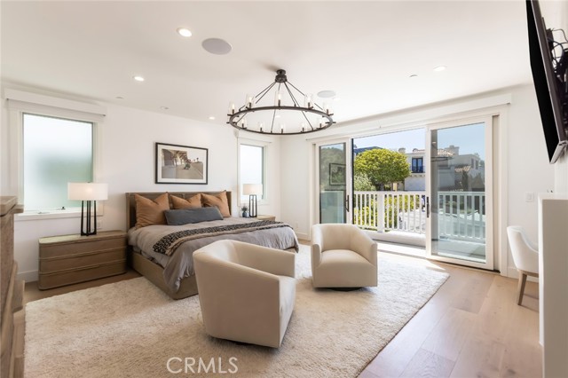 Detail Gallery Image 15 of 31 For 931 Duncan Ave, Manhattan Beach,  CA 90266 - 6 Beds | 5/2 Baths