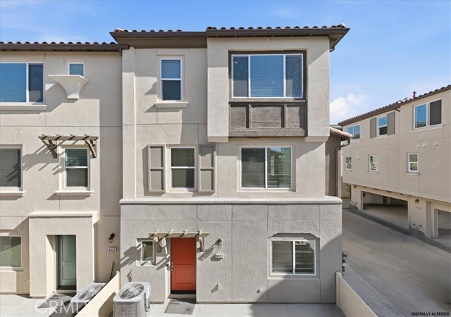 Front Image Thumbnail for CRIV26065651