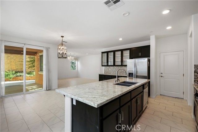 309 W Via Rua Flores, Ontario CA: https://media.crmls.org/medias/76635662-6a9a-4041-aa89-ac1288865453.jpg