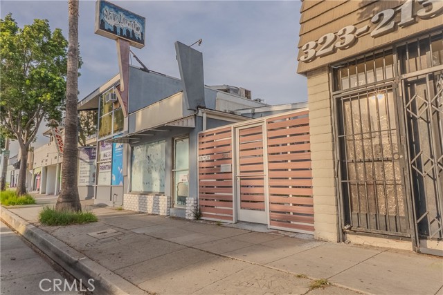 Detail Gallery Image 2 of 41 For 5709 E Beverly Bld, Los Angeles,  CA 90022 - 4 Beds | 2 Baths