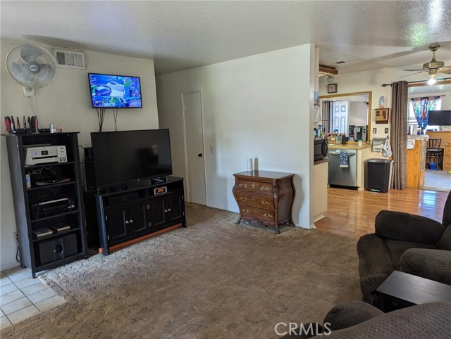 Detail Gallery Image 7 of 20 For 22196 Emerald St, Grand Terrace,  CA 92313 - 3 Beds | 2 Baths