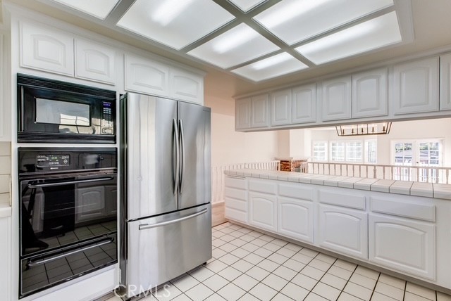 645 Longfellow Avenue, Hermosa Beach CA: https://media.crmls.org/medias/7664857f-e6ef-41ce-af03-c18519b06a44.jpg