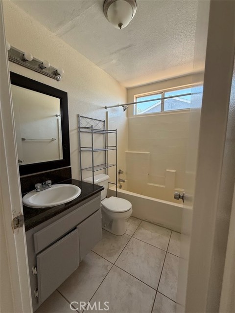 Detail Gallery Image 3 of 8 For 10434 Peach Ct, Adelanto,  CA 92301 - 3 Beds | 2 Baths