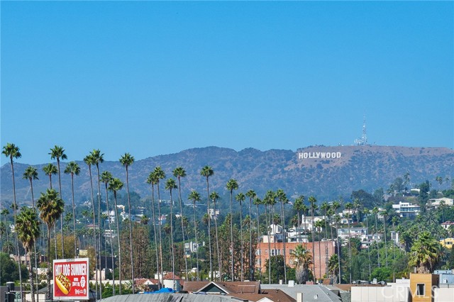 5633 Carlton Way, Hollywood CA: https://media.crmls.org/medias/7666a759-6fff-44f2-9b93-d8b6daa8a569.jpg