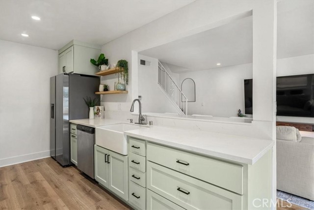 1196 Landsburn Circle, Westlake Village CA: https://media.crmls.org/medias/7666f696-6dac-4691-b1c2-ef4da72265f9.jpg