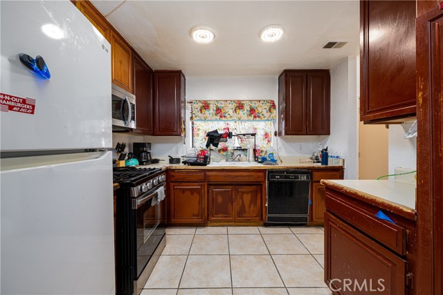 Detail Gallery Image 8 of 36 For 13848 Golden Eagle Ct, Moreno Valley,  CA 92553 - 3 Beds | 3 Baths