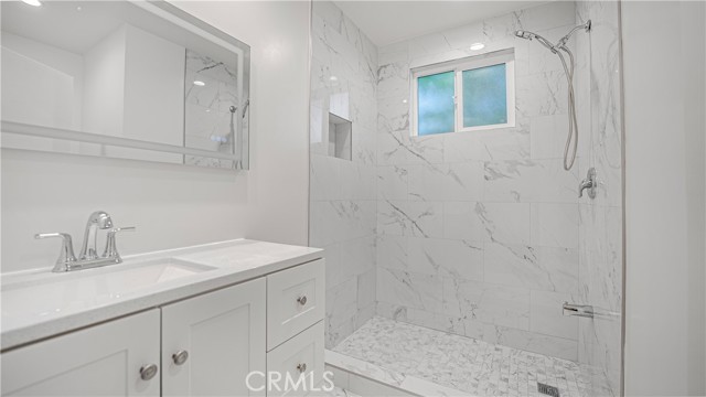 Detail Gallery Image 21 of 29 For 15210 Cohasset St, Van Nuys,  CA 91405 - 4 Beds | 3 Baths