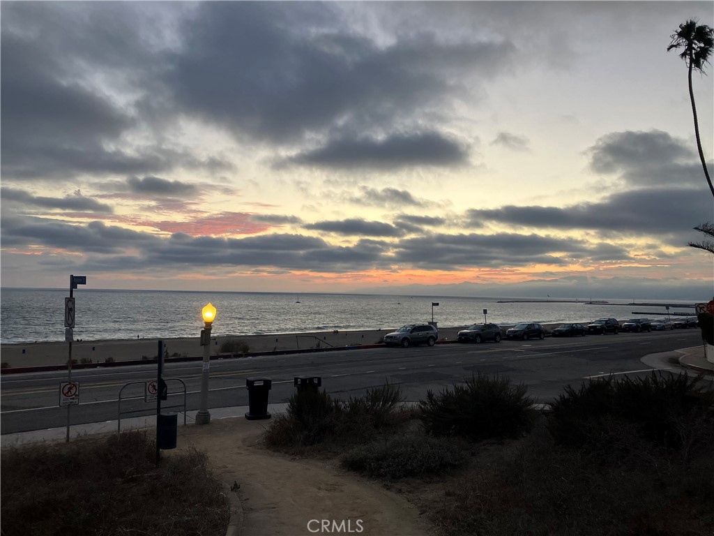 https://media.crmls.org/medias/76677b68-9dcf-4952-b0b0-0f28444bfddb.jpg?preset=X-Large