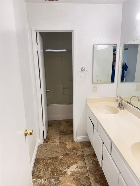 Detail Gallery Image 11 of 15 For 14325 Tawney Ridge, Victorville,  CA 92394 - 4 Beds | 2/1 Baths